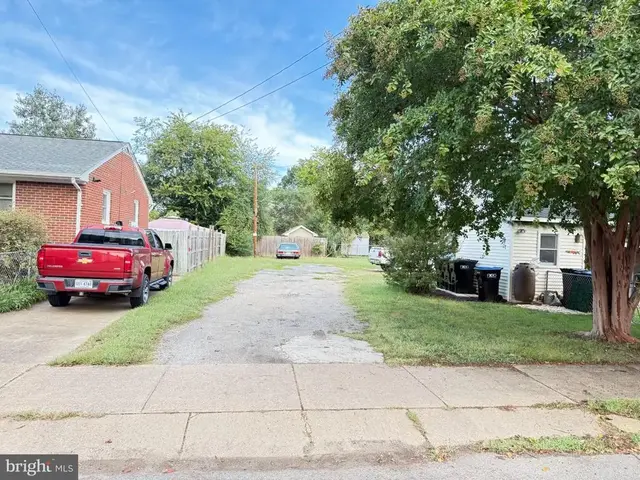 607 Stuart St, Fredericksburg