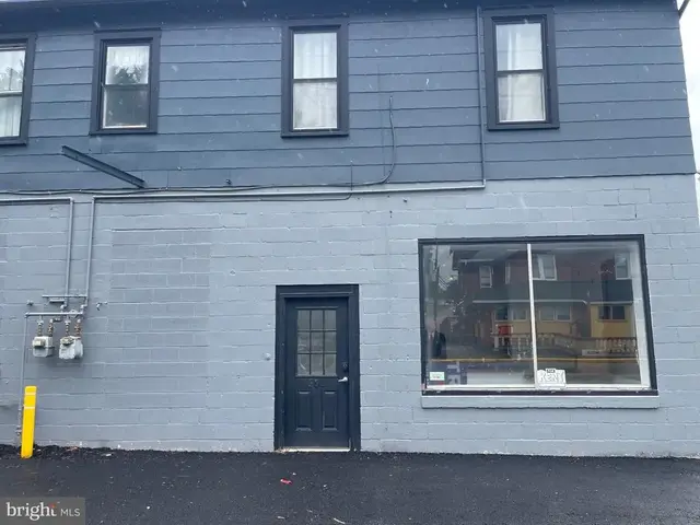 502 S Main St, Shrewsbury