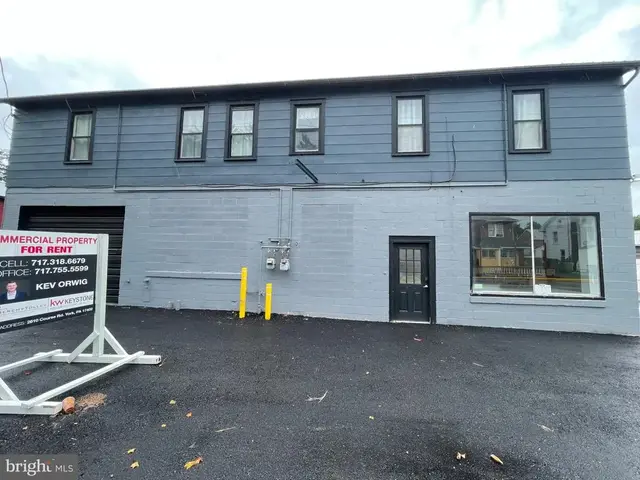 502 S Main St, Shrewsbury