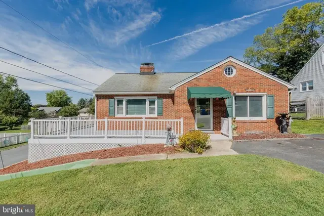 428 Maple Ave, Westminster