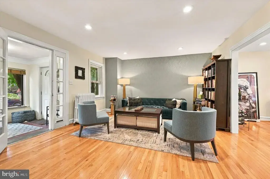328 Glen Echo Rd, PHILADELPHIA