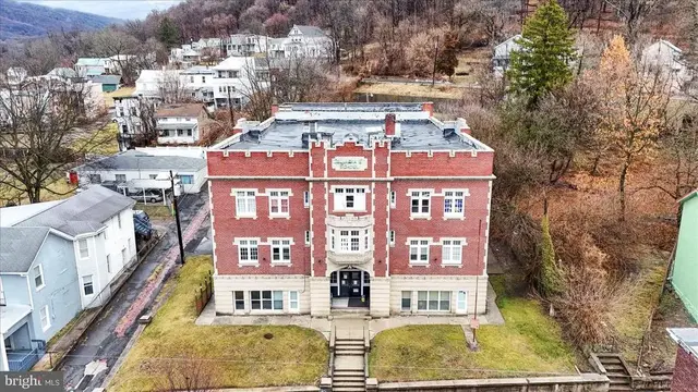 311 Columbia St, Cumberland