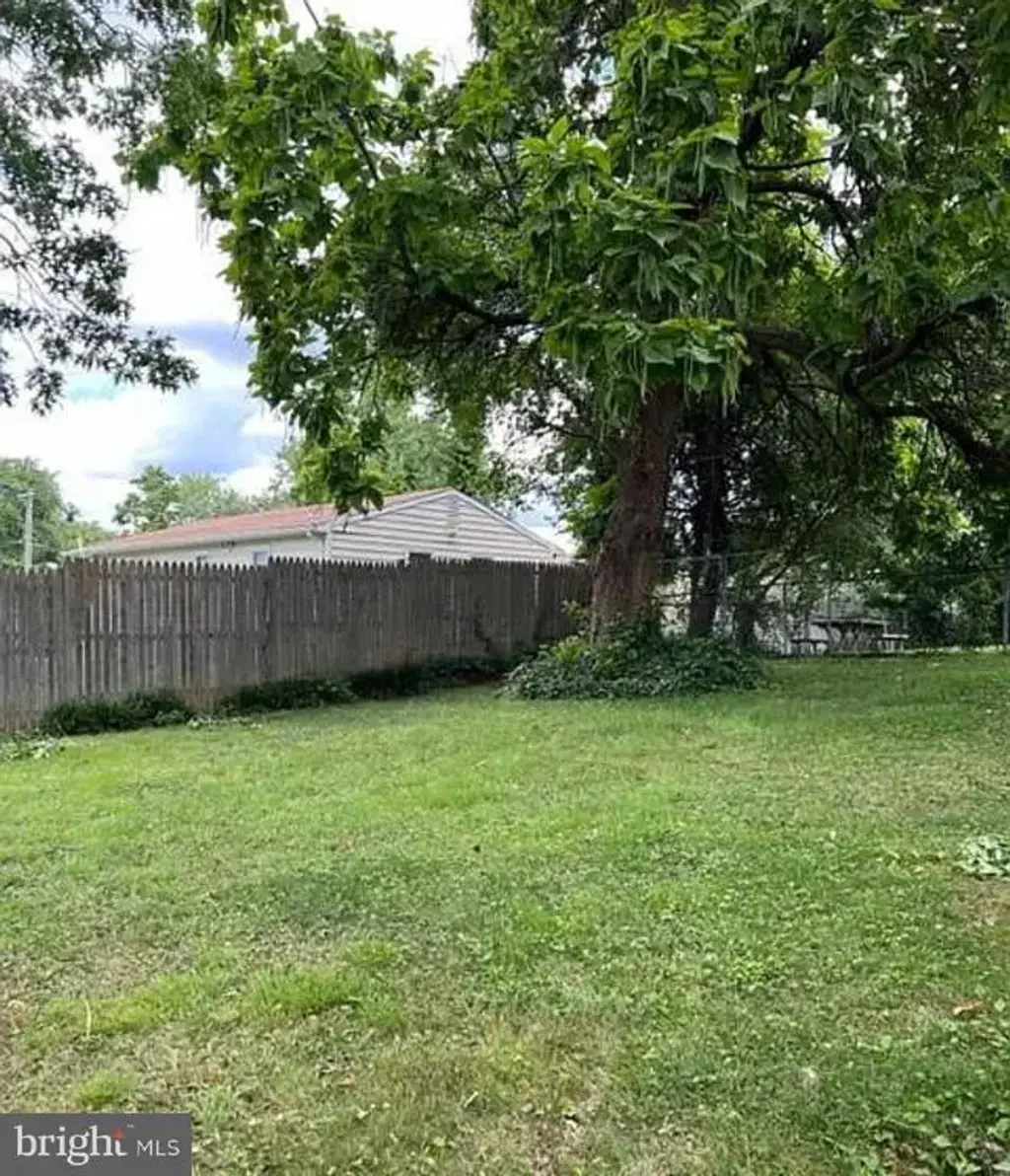 425-. Clovis Ave, CAPITOL HEIGHTS