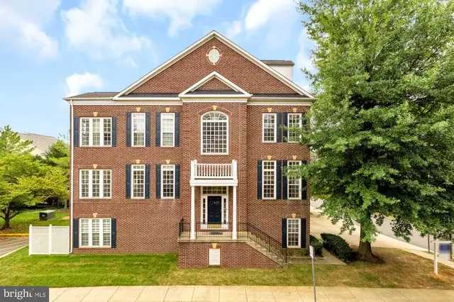 4349 Patriot Park Ct, Fairfax