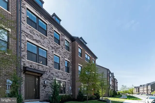 3057 Alan Shepard, Oak Hill