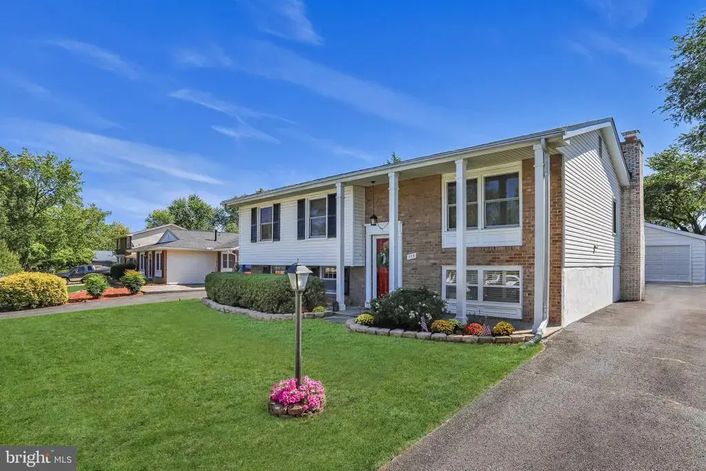 115 W Church Rd, STERLING