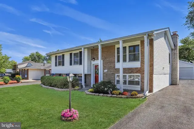 115 W Church Rd, Sterling