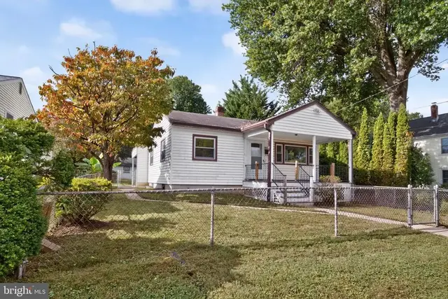 921 Maple Ave, Rockville