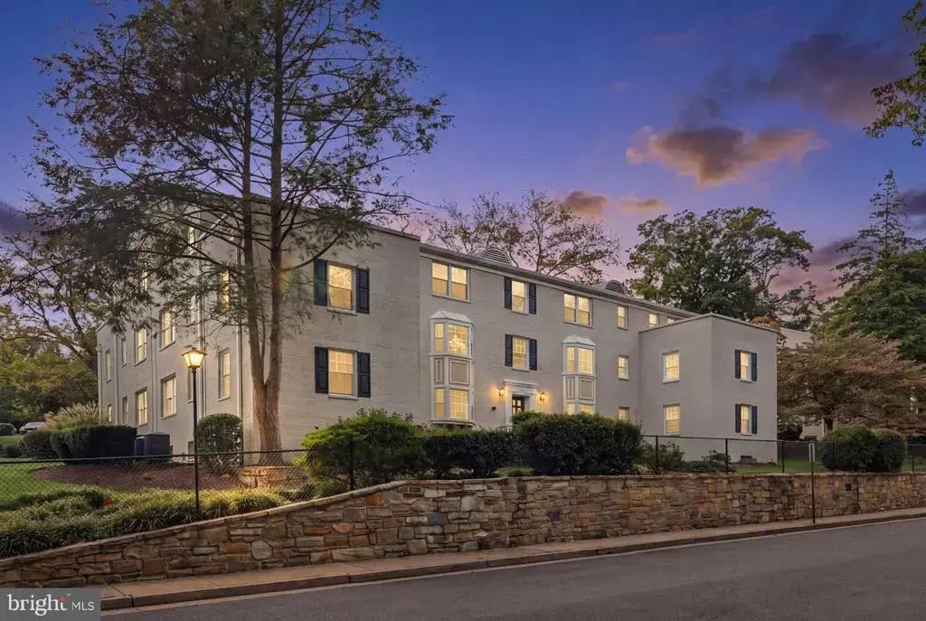 808 S Arlington Mill Dr #9-101, ARLINGTON