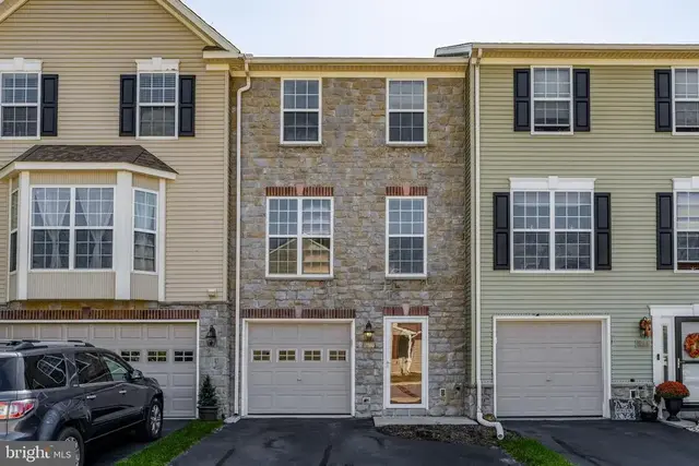 296 Red Cedar Ln, Marietta