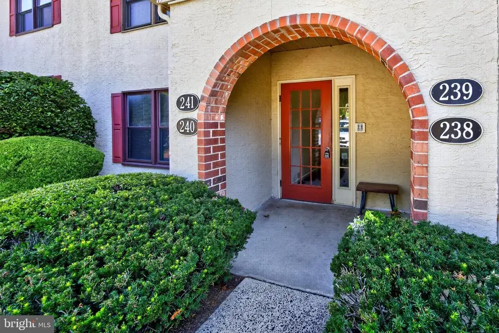 240 Stone Ridge Dr #240, WEST NORRITON