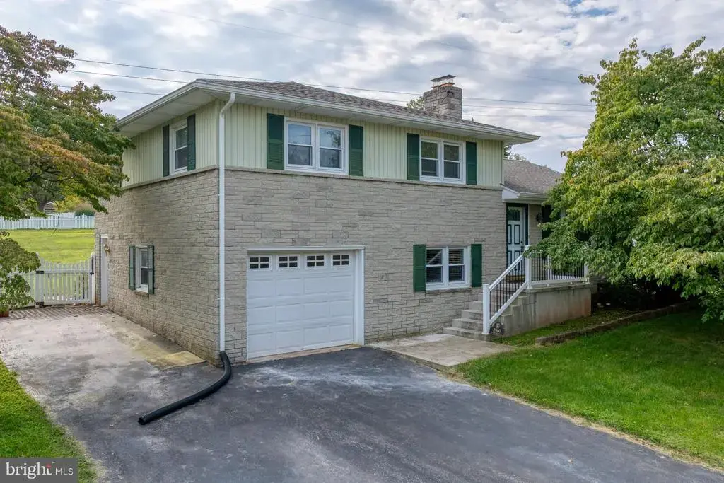 2460 Wyndhurst Ct, YORK
