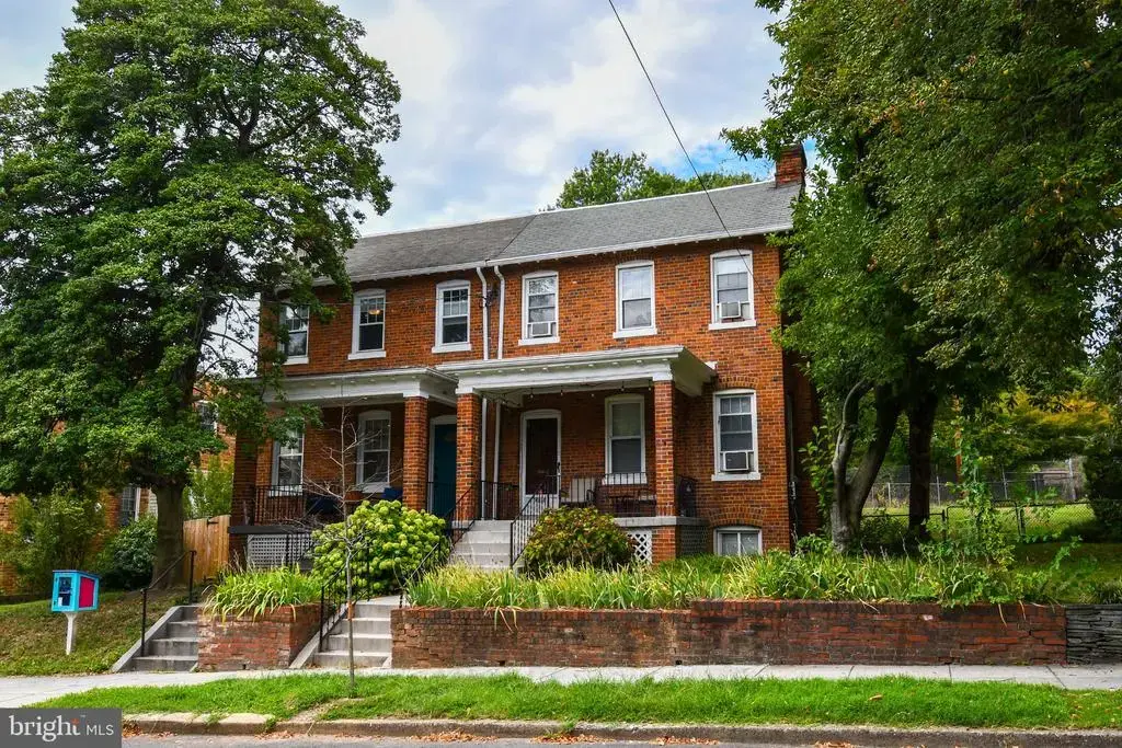 4210 10th St Ne, WASHINGTON