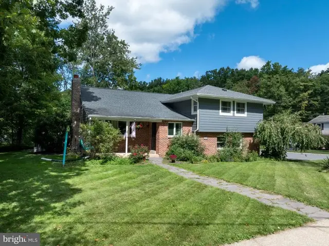 328 Douglas Dr, State College