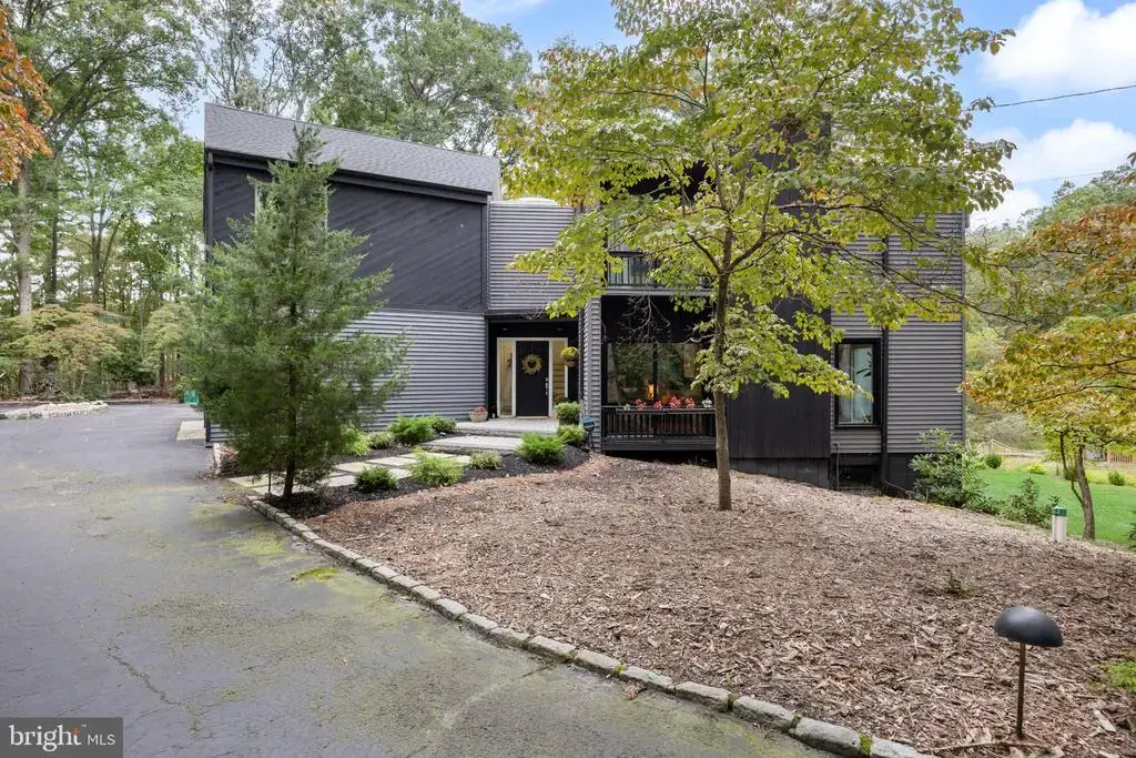 34 Pontiac Dr, MEDFORD