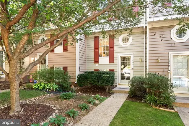 1594 Woodcrest Dr, Reston