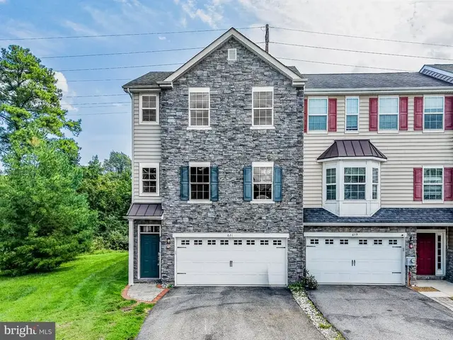 621 S Twin Lakes Blvd, Newark