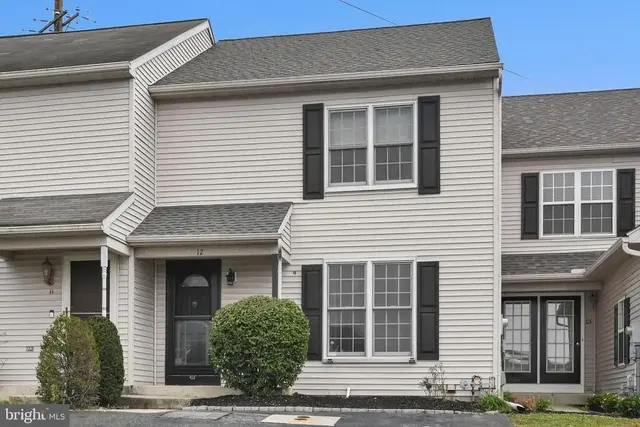 12 Broadwinge Cir, Hamburg
