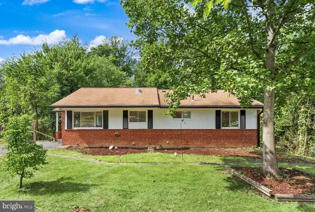 7028 Bradley Cir, ANNANDALE