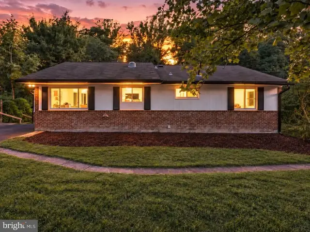 7028 Bradley Cir, Annandale
