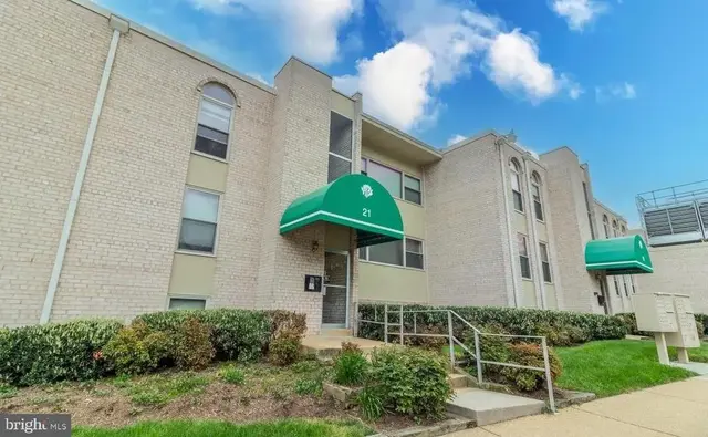21 Canterbury Sq #102, Alexandria