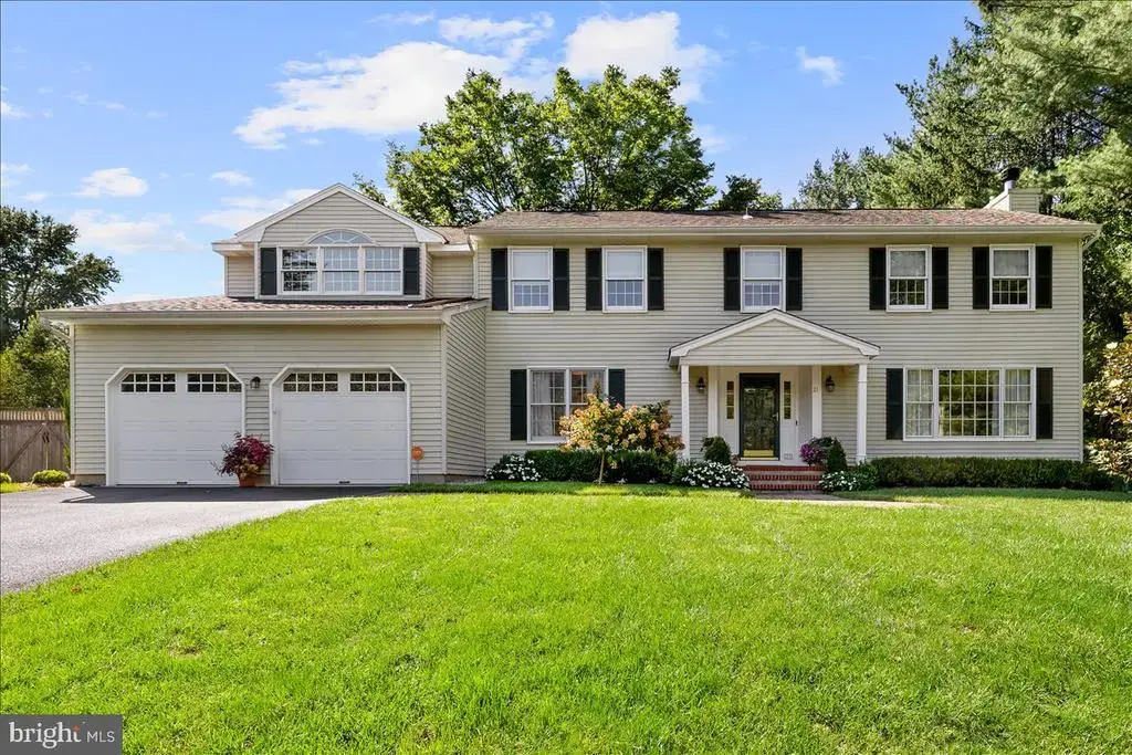 21 Landing Ln, PRINCETON JUNCTION