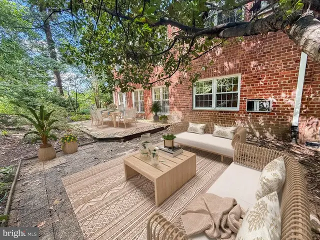 3500 Martha Custis Dr, Alexandria