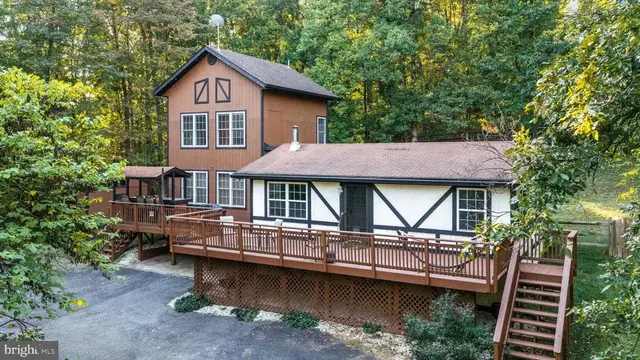 104 Laurel Ln, Bluemont