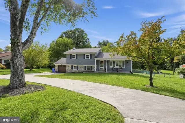 147 Pine Ln, Yardley