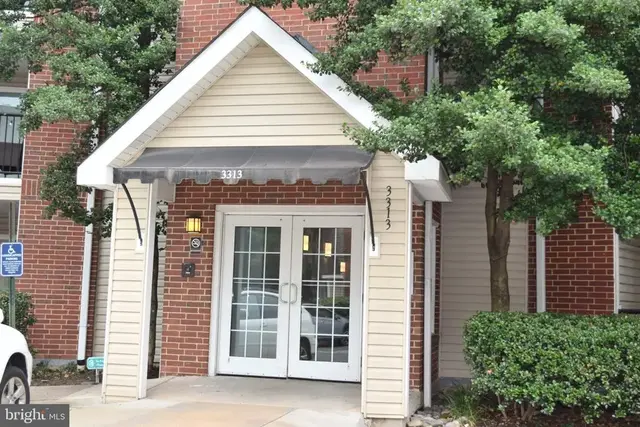 3313 Wyndham Cir #1213, Alexandria
