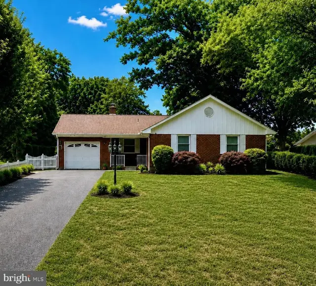 107 Sunset Blvd, Preston