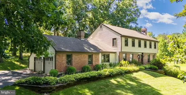 816 Nathan Hale Dr, West Chester