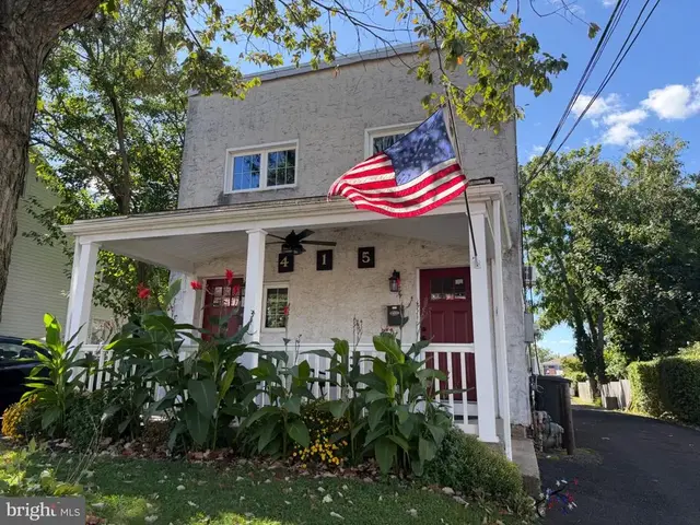 415 Maple St #2, Jenkintown