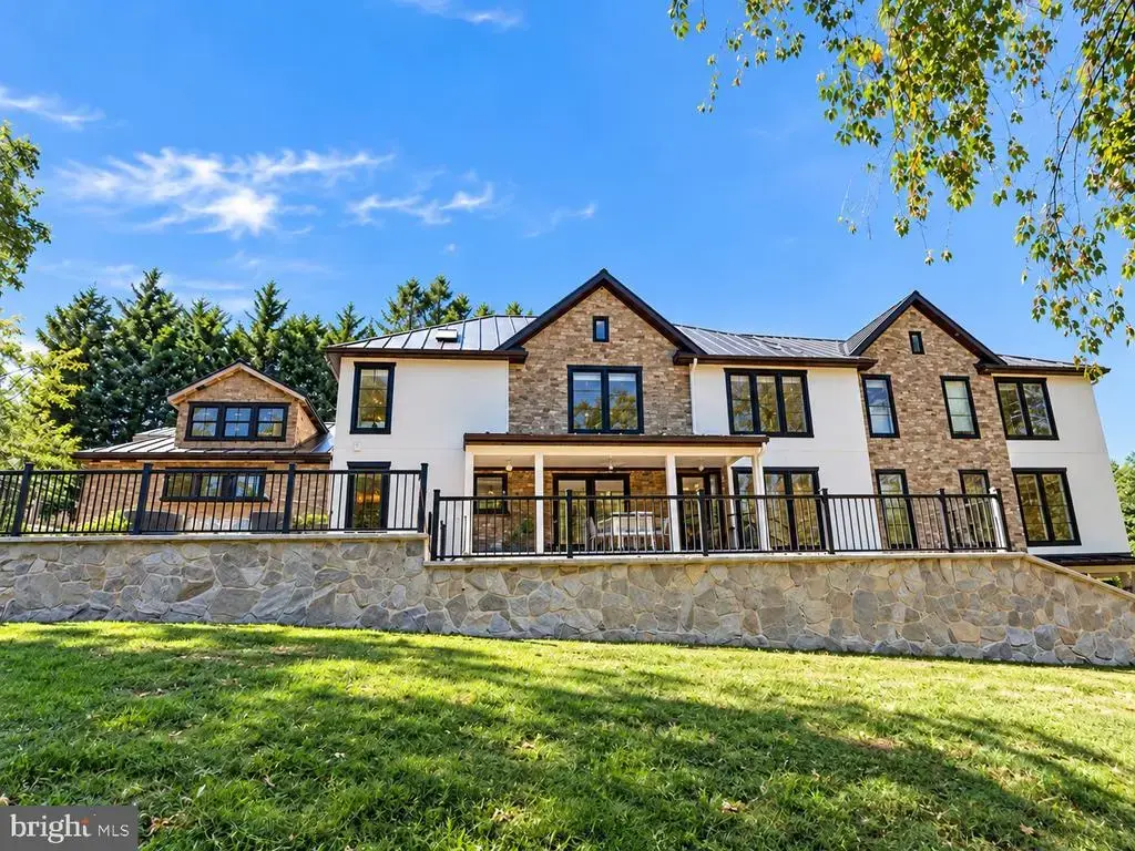 6340 Old Dominion Dr, MCLEAN