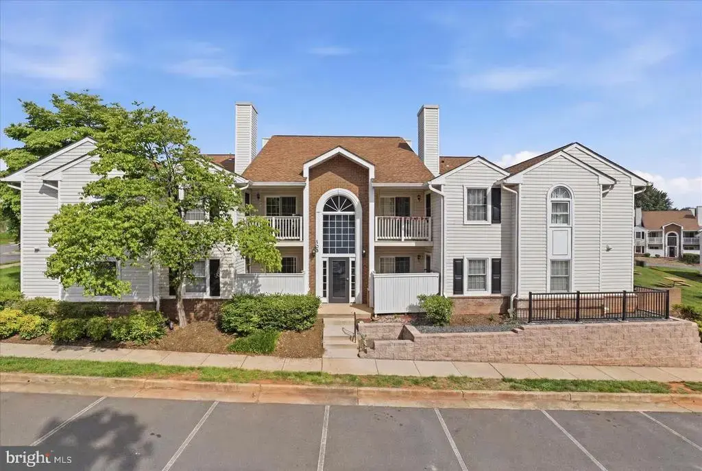 105 Westwick Ct #6, STERLING