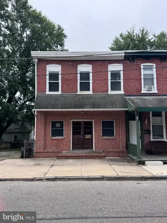 5 8th St, Brookhaven
