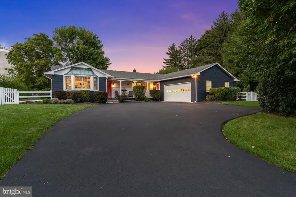 259 Frost Ln, NEWTOWN