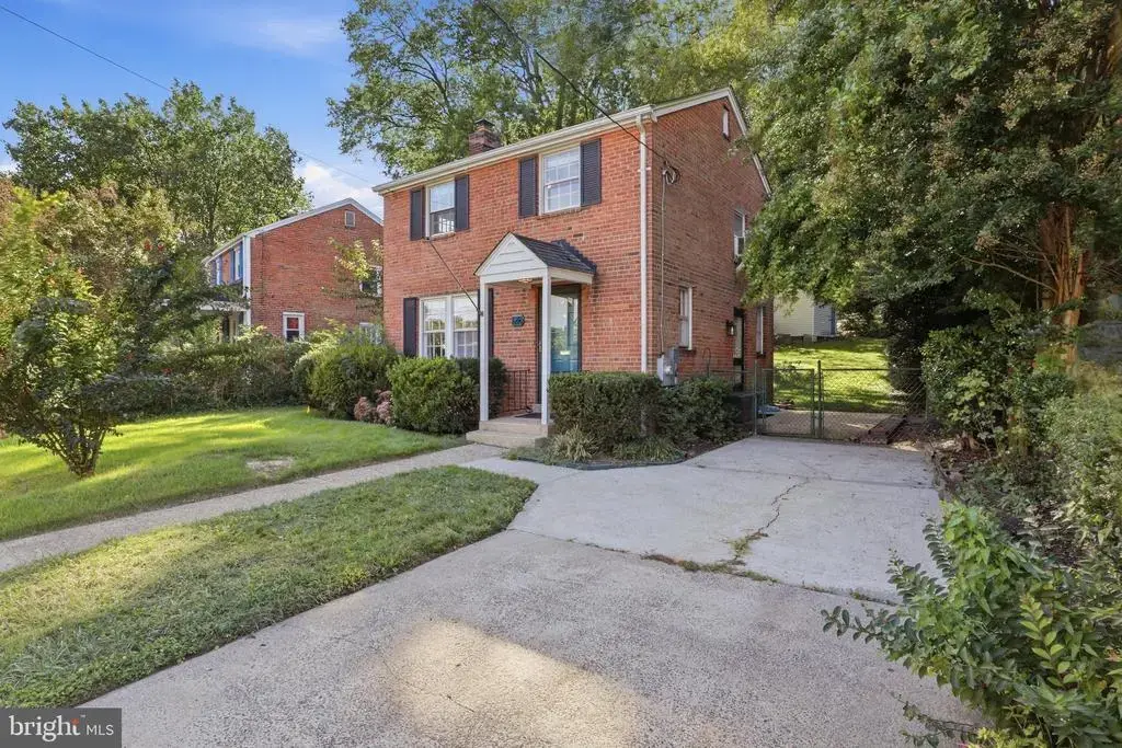 1216 S Columbus St, ARLINGTON
