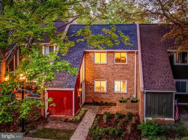 1425 Greenmont Ct, Reston