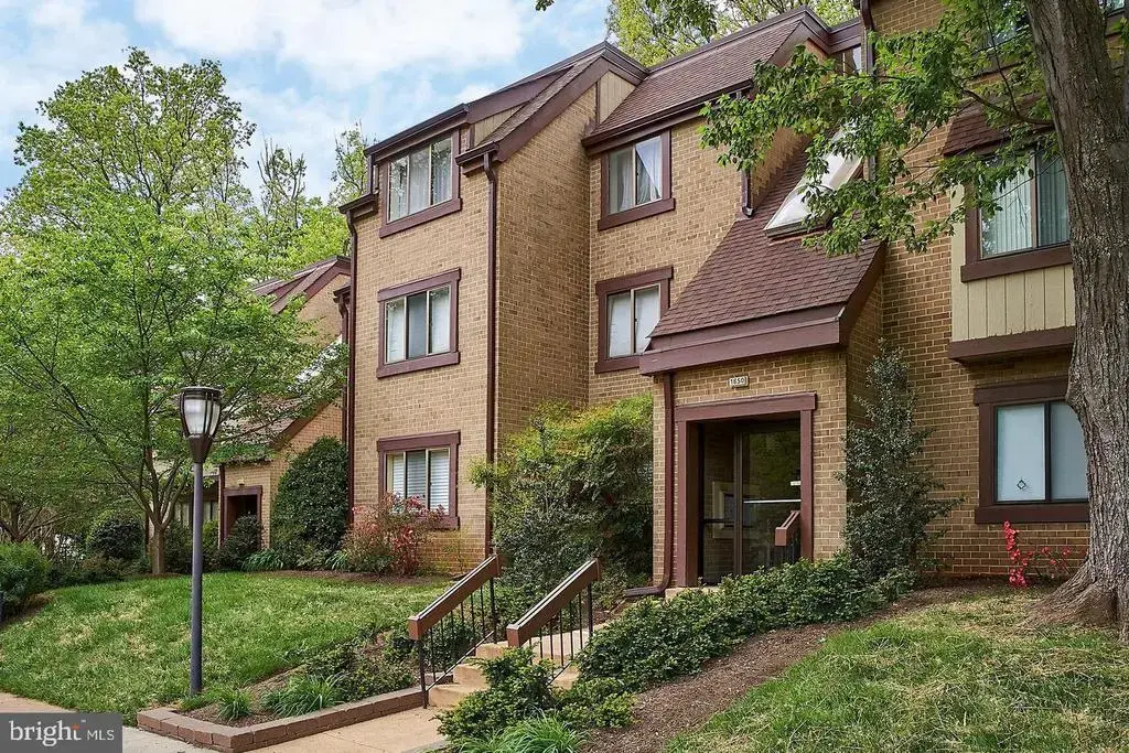 1650 Parkcrest Cir #300, RESTON