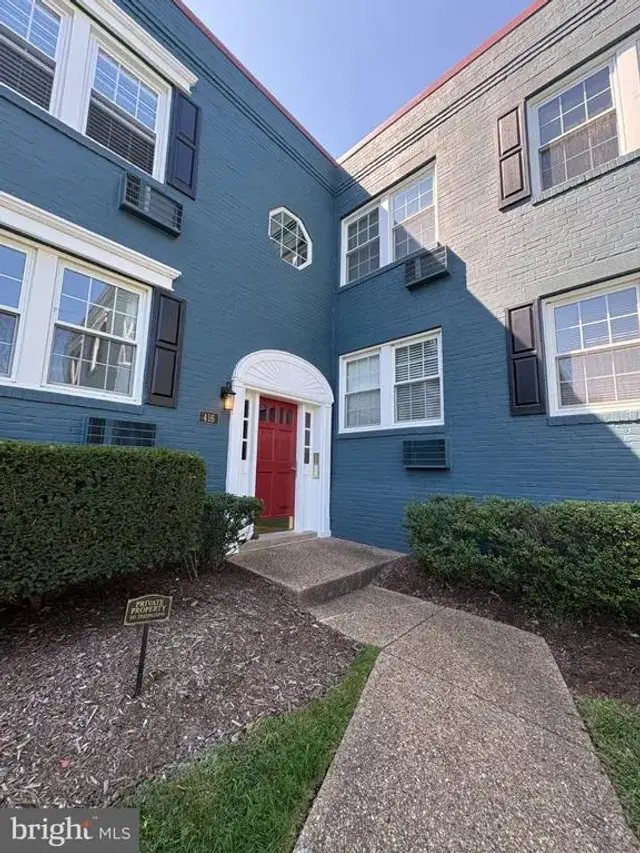 416 Bashford Ln #203, Alexandria