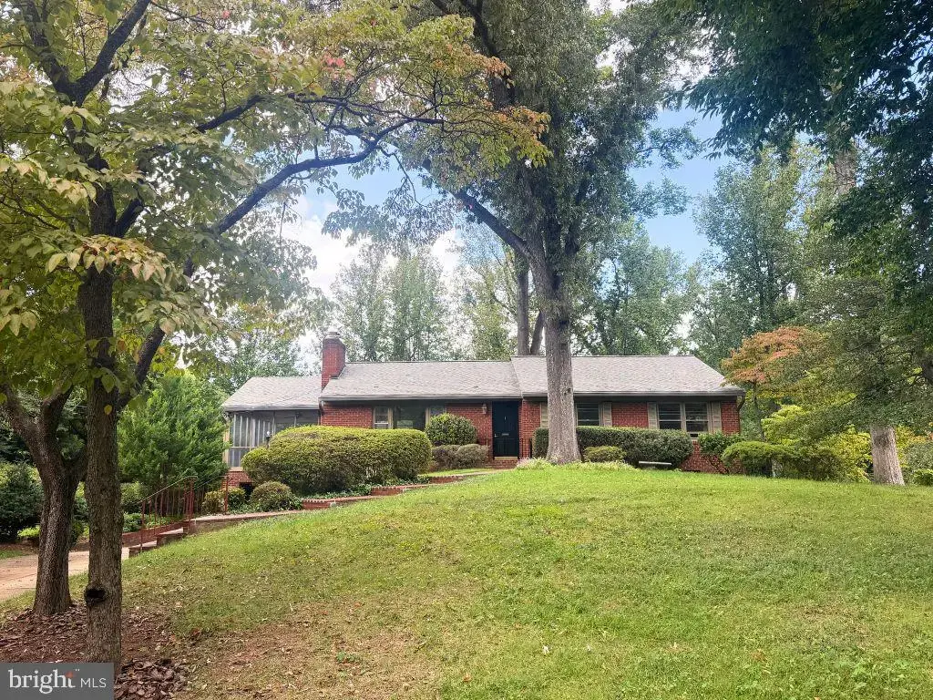 6450 Queen Anne Ter, FALLS CHURCH