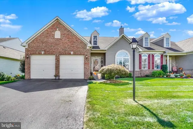 228 Prospect Cir #52, Shrewsbury Twp