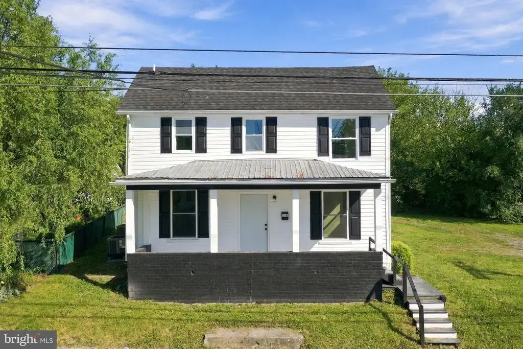 111 N High St, MARTINSBURG