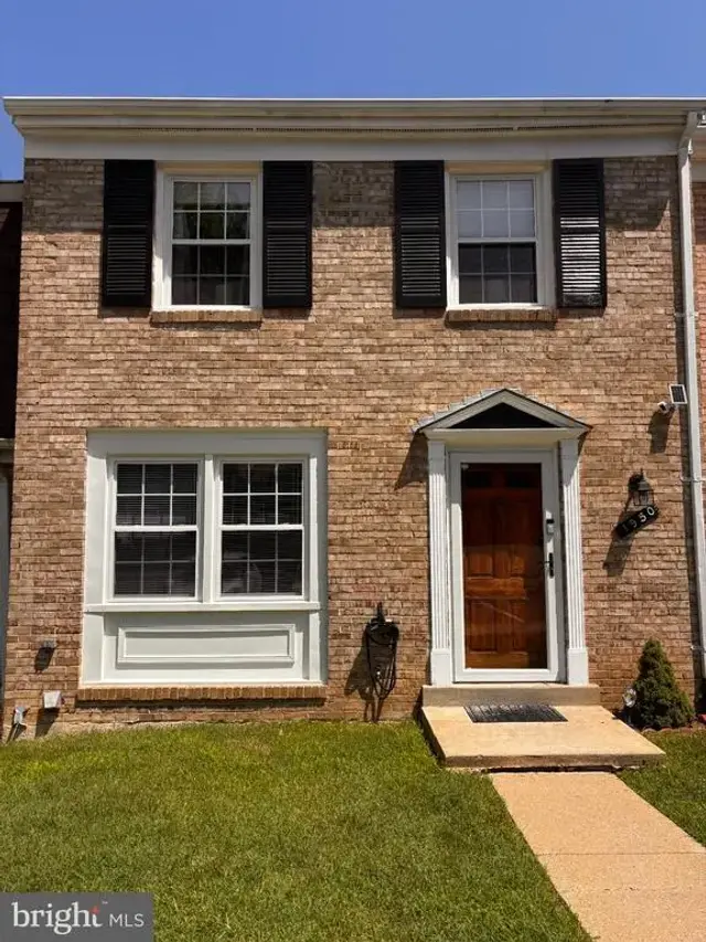 1950 Mayflower Dr, Woodbridge