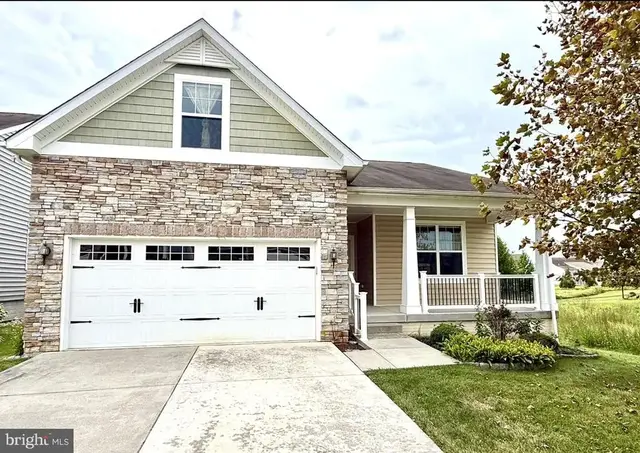 158 Silver Maple Rd, Middletown