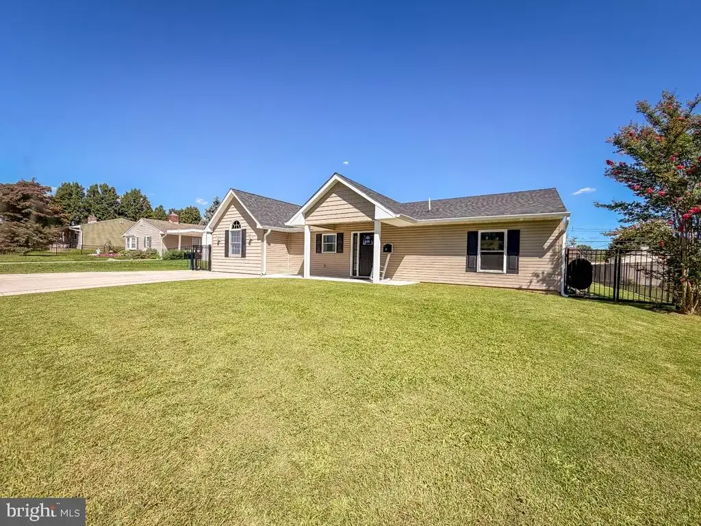 27 Violetwood Dr, LEVITTOWN