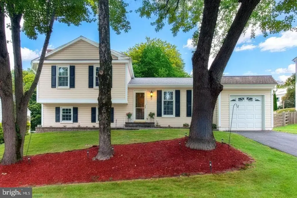 13626 Old Dairy Rd, HERNDON