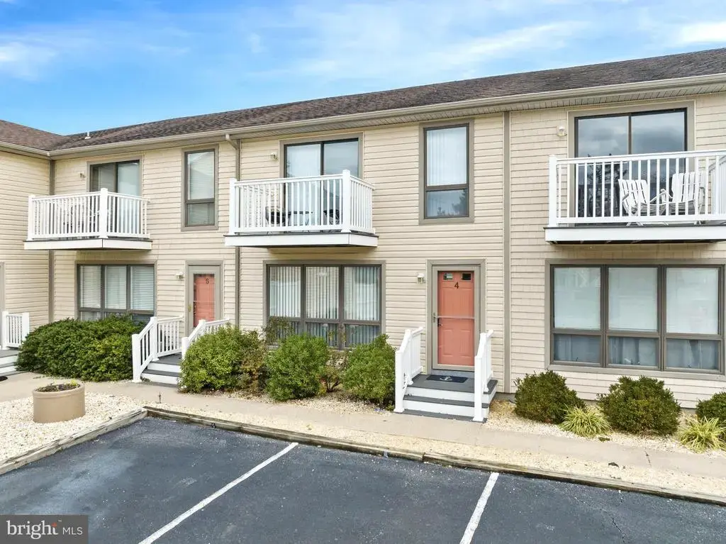 215 Cedar St #4, LEWES