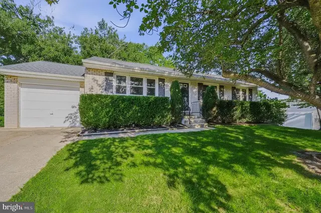13 Cornwall Dr, Newark